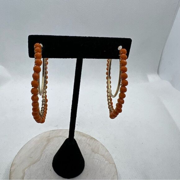 Orange beaded and gold tone double hoop post earrings - Picture 3 of 6